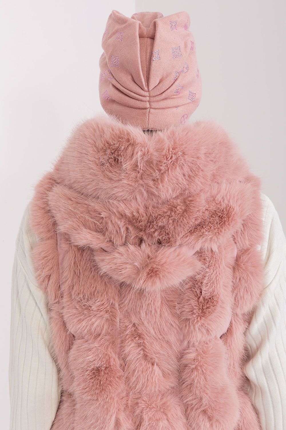 Bonnet model 189915 AT