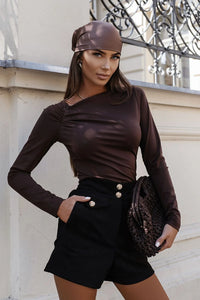 short CALLY noir taille haute court boutons dorés poches viscose élasthanne extensible confort quotidien chic urbain coupe structurée