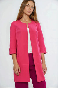 veste femme mi cuisse fuchsia coupe droite élégante tissu structuré manches trois quarts ouverte coutures façonnantes