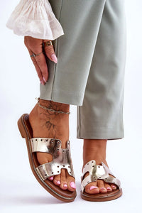 Sandales dorées cuir métallisé femme mules plates élégantes modernes rembourrées design ajouré perforations bordure chaîne confortables talon plat