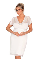 Chemise de nuit élégante pour femme en dentelle et tulle manches courtes décolleté en V couleur blanc cassé