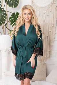 peignoir Kalimo dentelle noire vert émeraude kimono court ceinture nouée col châle manches trois quarts mi cuisse coupe fluide sophistiqué