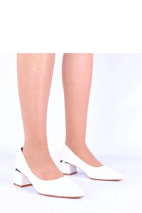 escarpins blancs talon bas carré élégant minimaliste bout pointu emboîture slipon accent argenté polyvalent mariage bureau confort semelle beige soigné