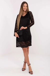 robe soirée cocktail noire dentelle genou manches longues semitransparentes décolleté coeur doublure opaque empiècements ourlet ajustée stretch féminine élégante