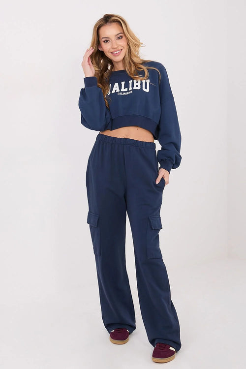 pantalon survêtement cargo femme taillehaute élastique coton polyester molleton bleumarine coupedroite confort décontracté streetwear poches pratiques sweat crop logoMALIBU manchesbouffantes