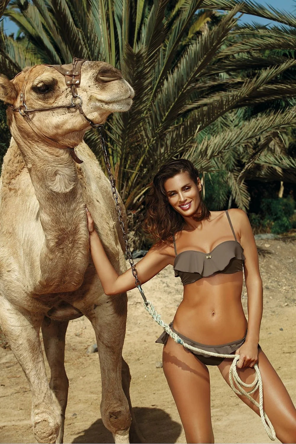 Bikini en nylon bleu clair, style sexy et estival, volants et bretelles amovibles plage