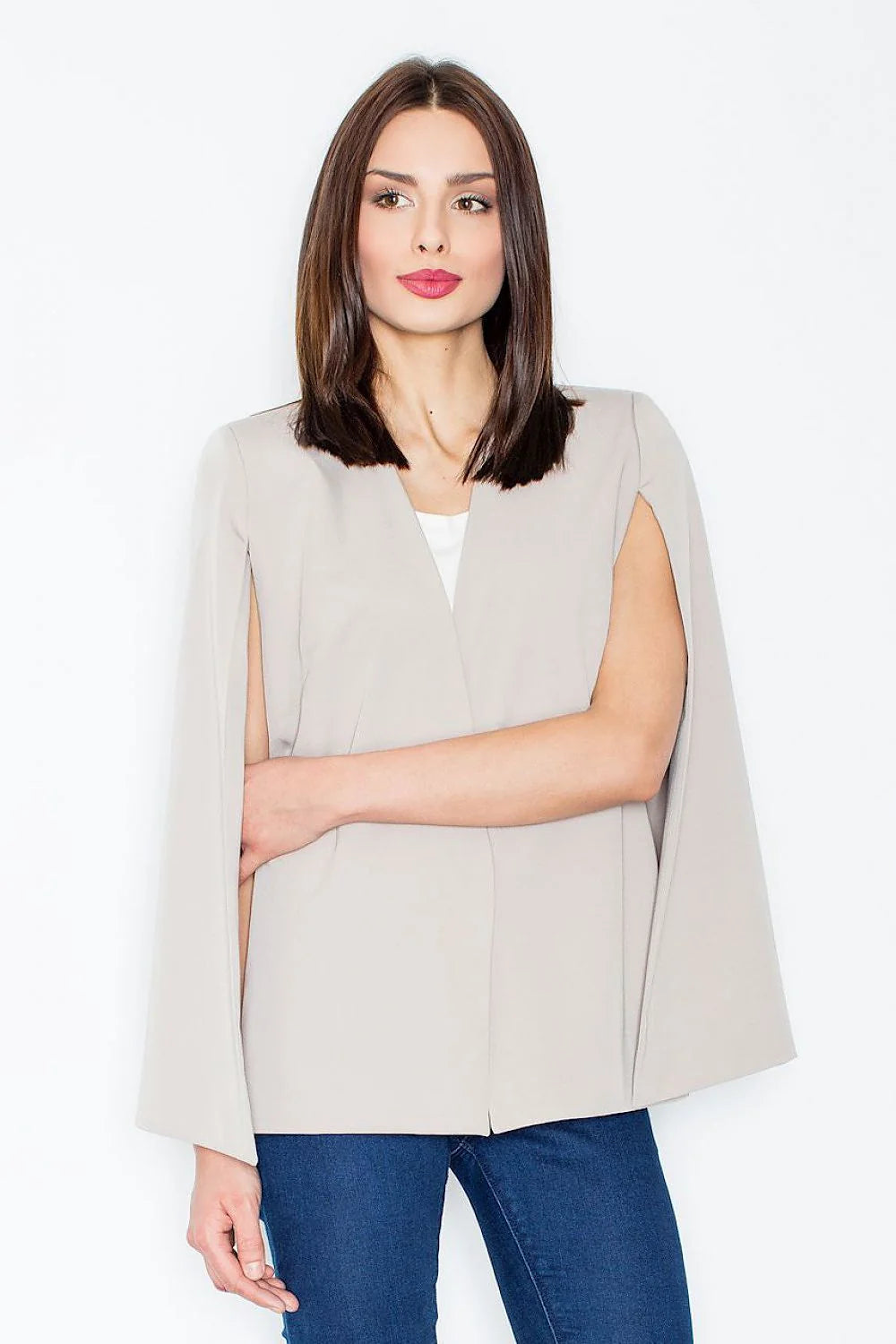 blazer femme beige aérien élégant moderne minimaliste coupe droite mi longue cape manches fendues encolure V crêpe structuré
