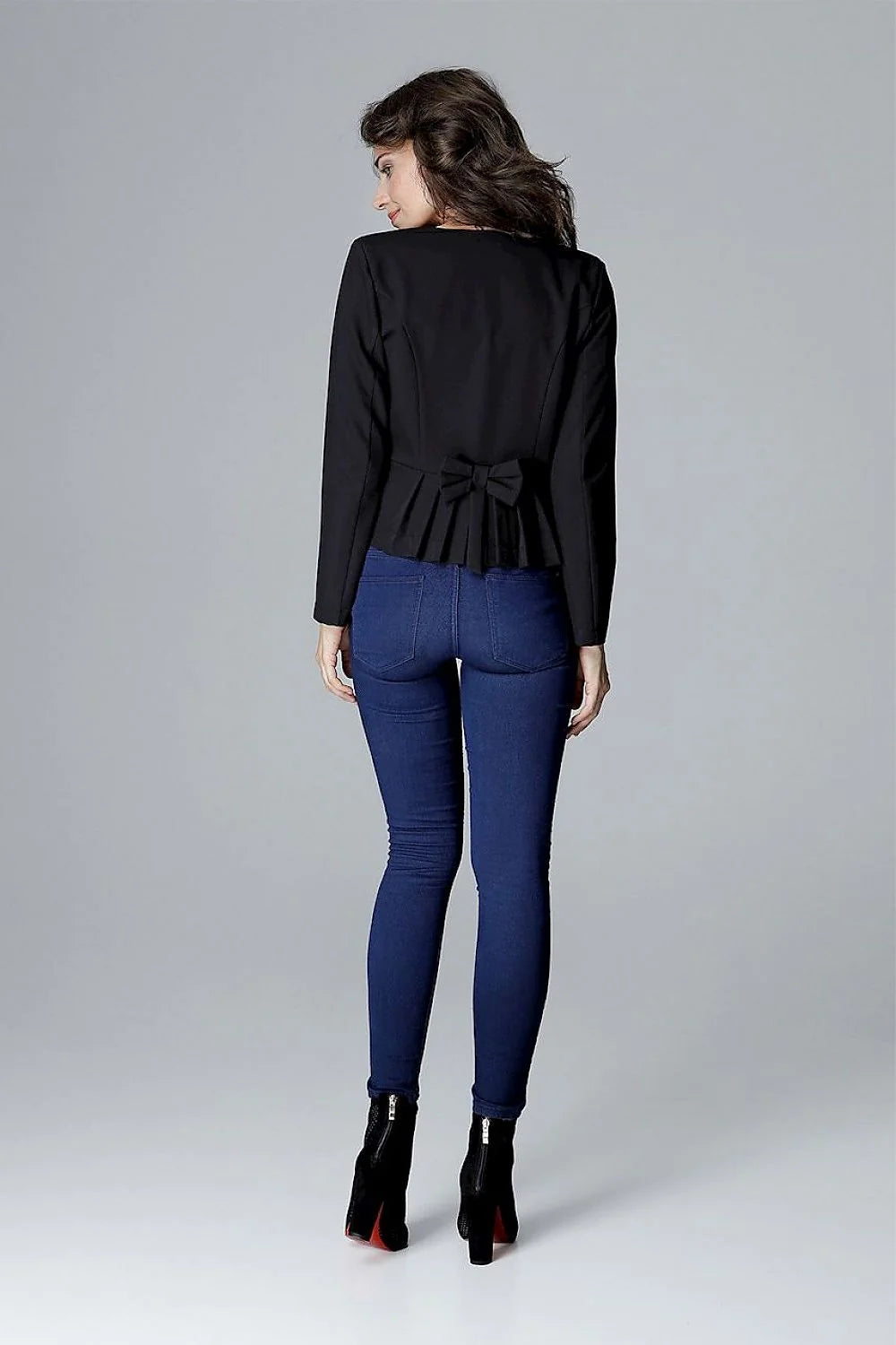 Blazer femme en tissu classique jaune, style élégant, confortable pour tenues professionnelles modernes et sophistiquées