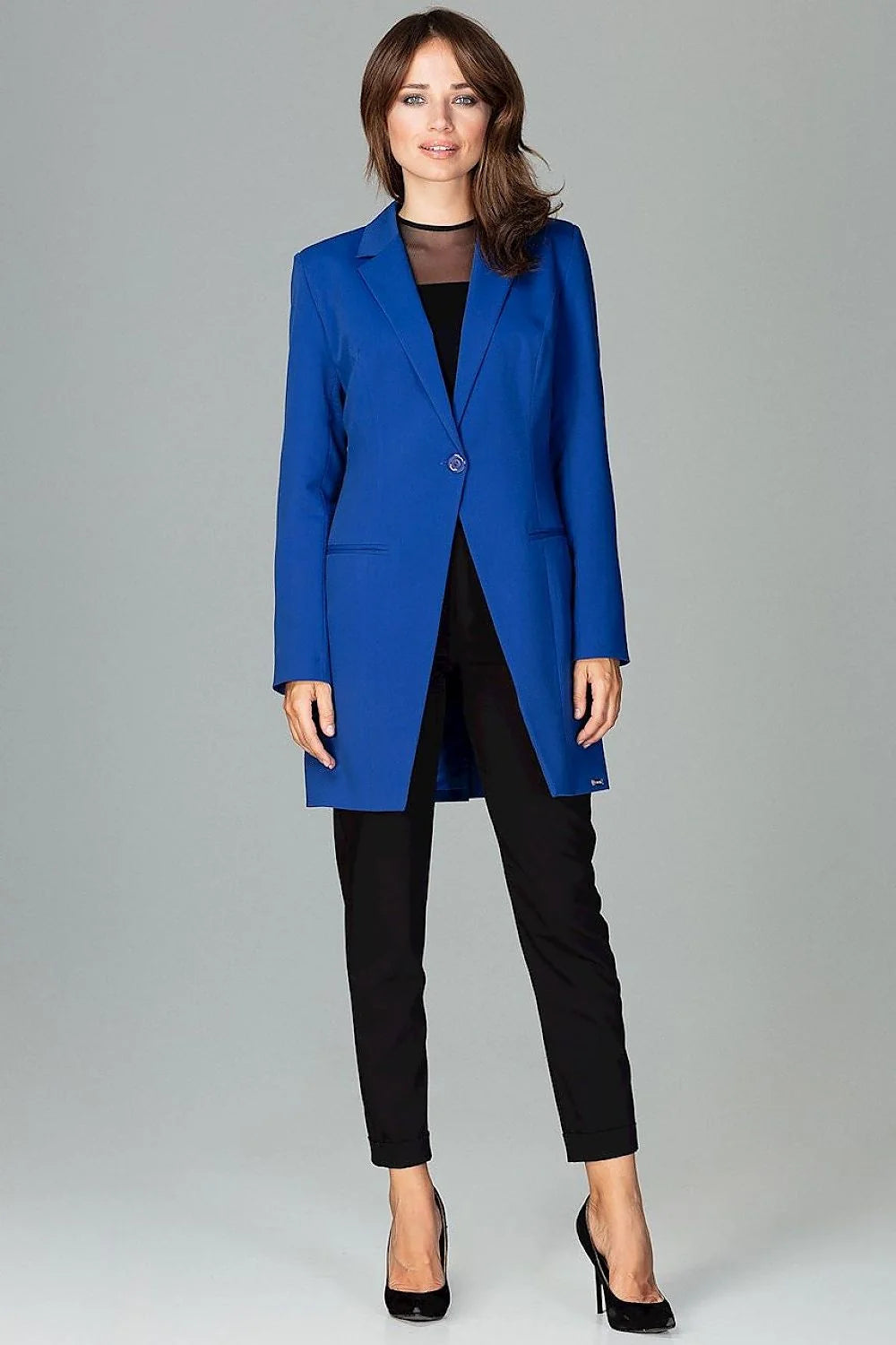 Blazer femme en tissu noir élégant et ajusté parfait pour un look professionnel chic