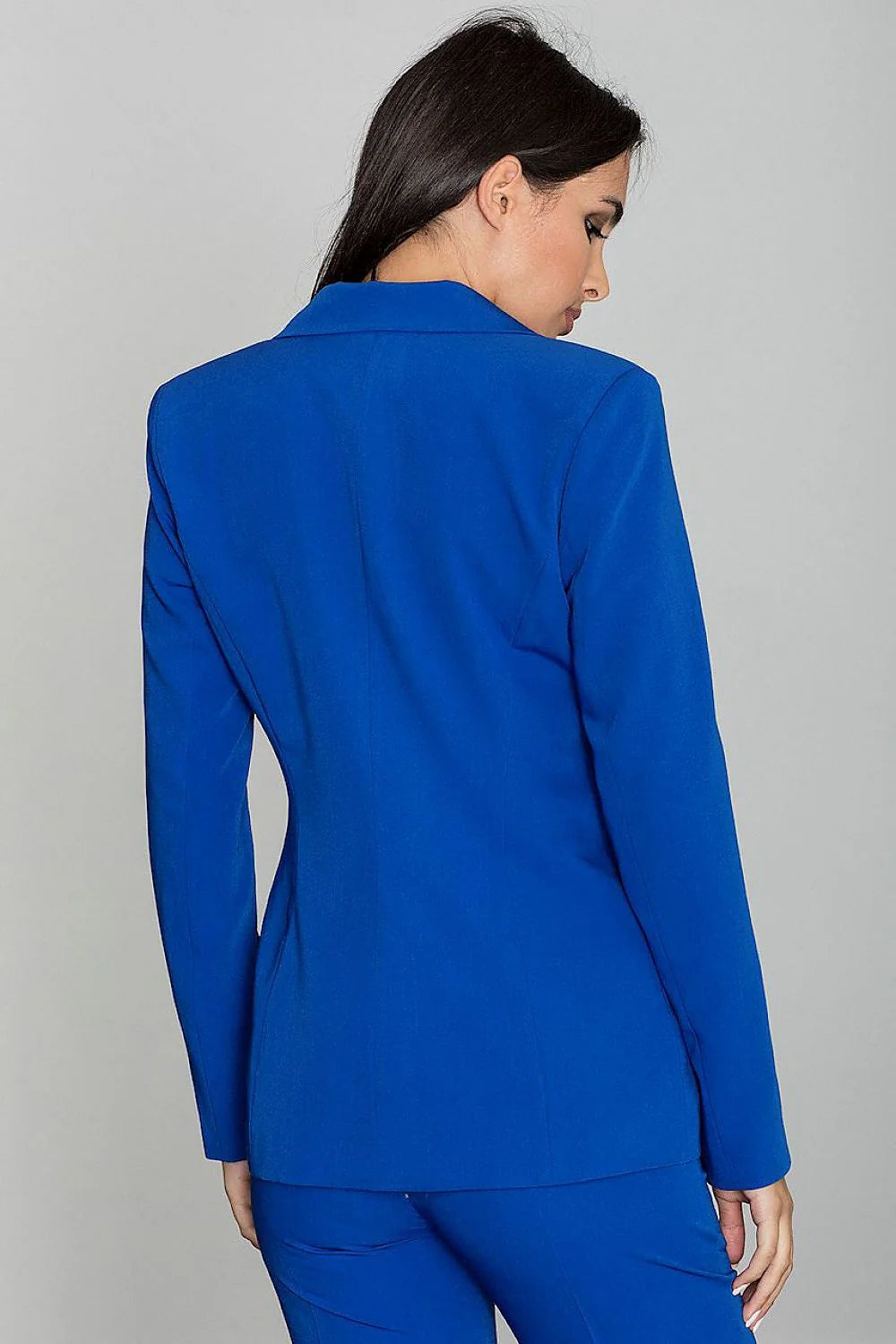 Blazer femme Figl tissu bleu élégant ajusté pour tenue professionnelle chic et moderne en ville