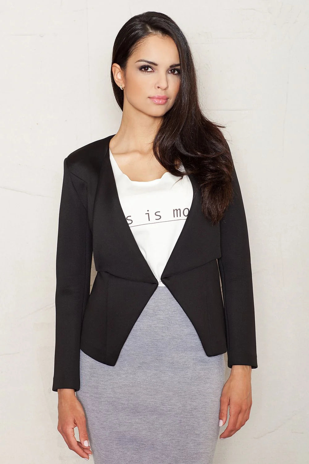 Blazer gris en coton élégant et ajusté pour femmes modernes à la recherche de style casual