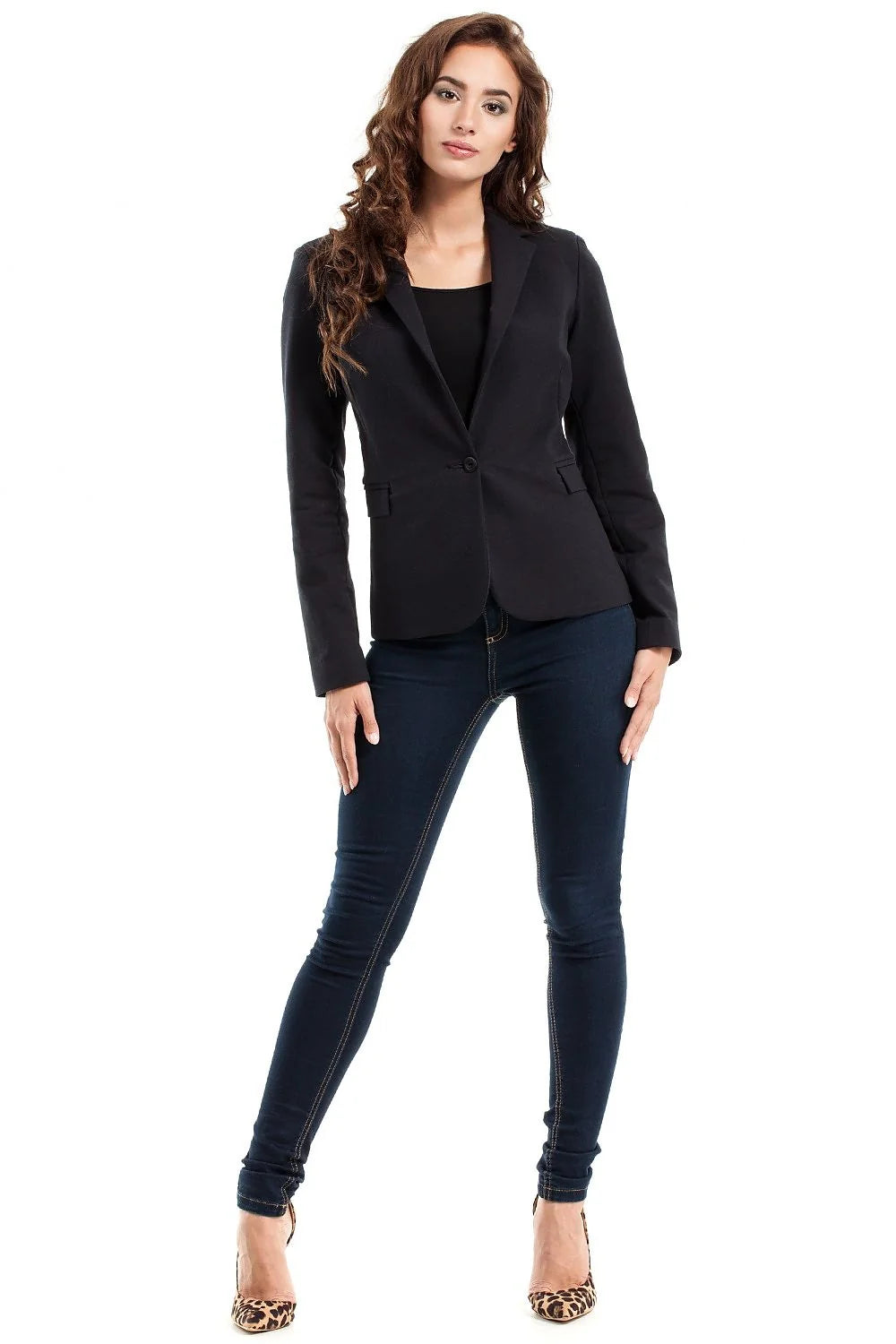 Blazer noir femme cintré en tissu synthétique chic et élégant pour tenues professionnelles modernes