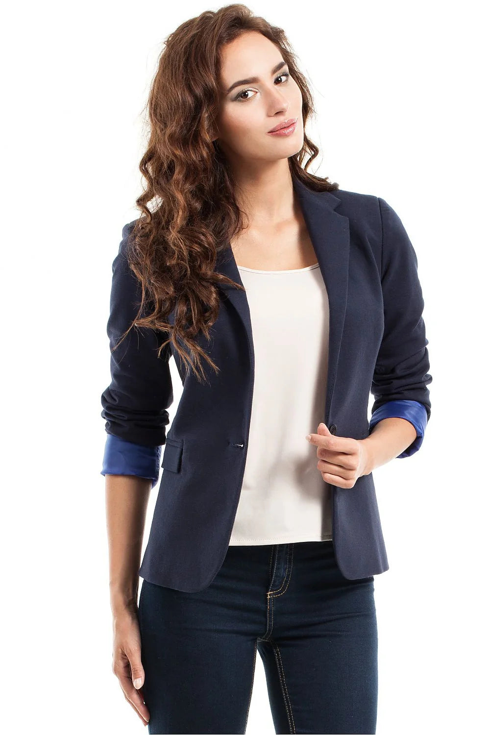Blazer noir femme cintré en tissu synthétique chic et élégant pour tenues professionnelles modernes