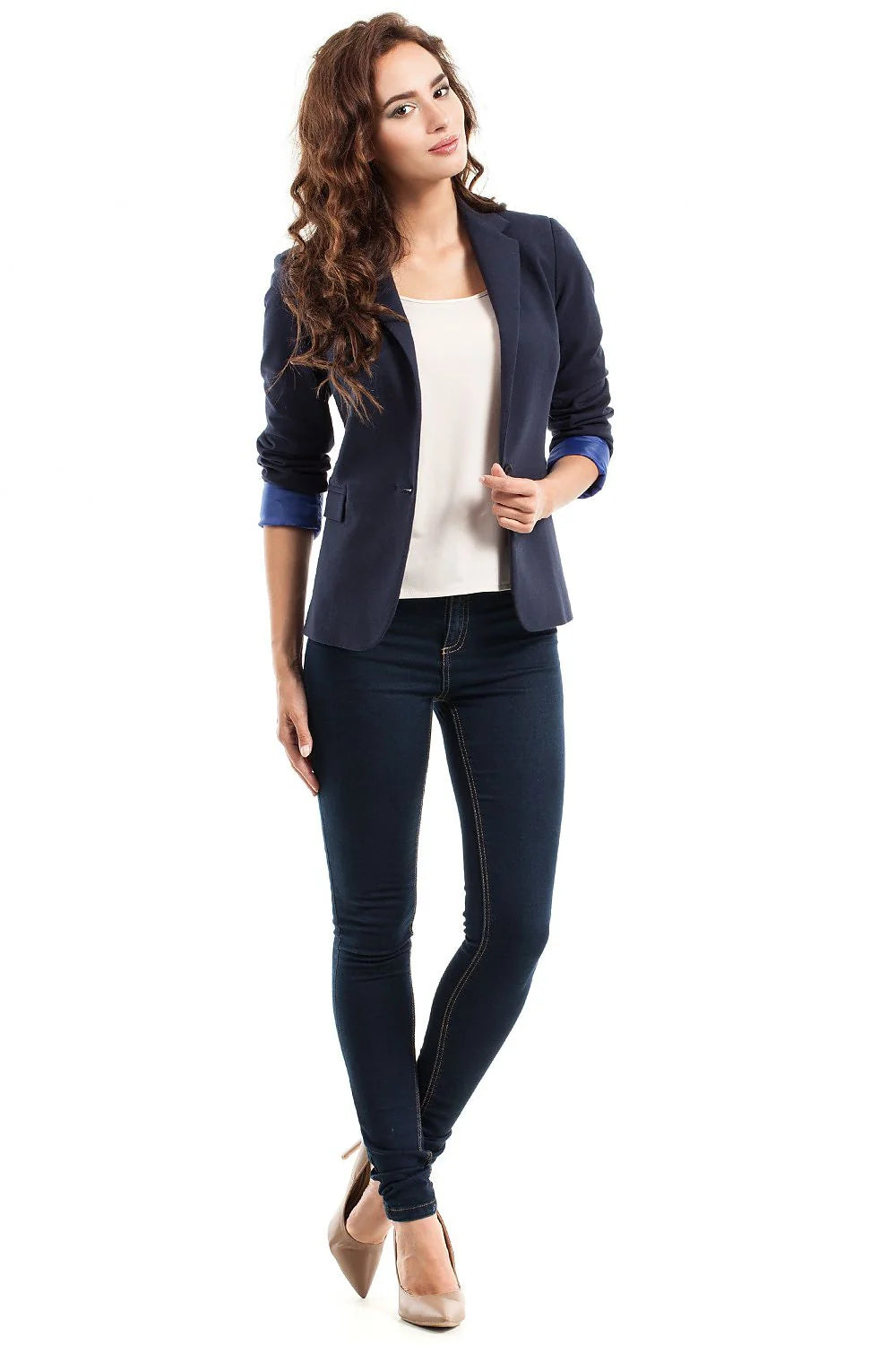 Blazer noir femme cintré en tissu synthétique chic et élégant pour tenues professionnelles modernes