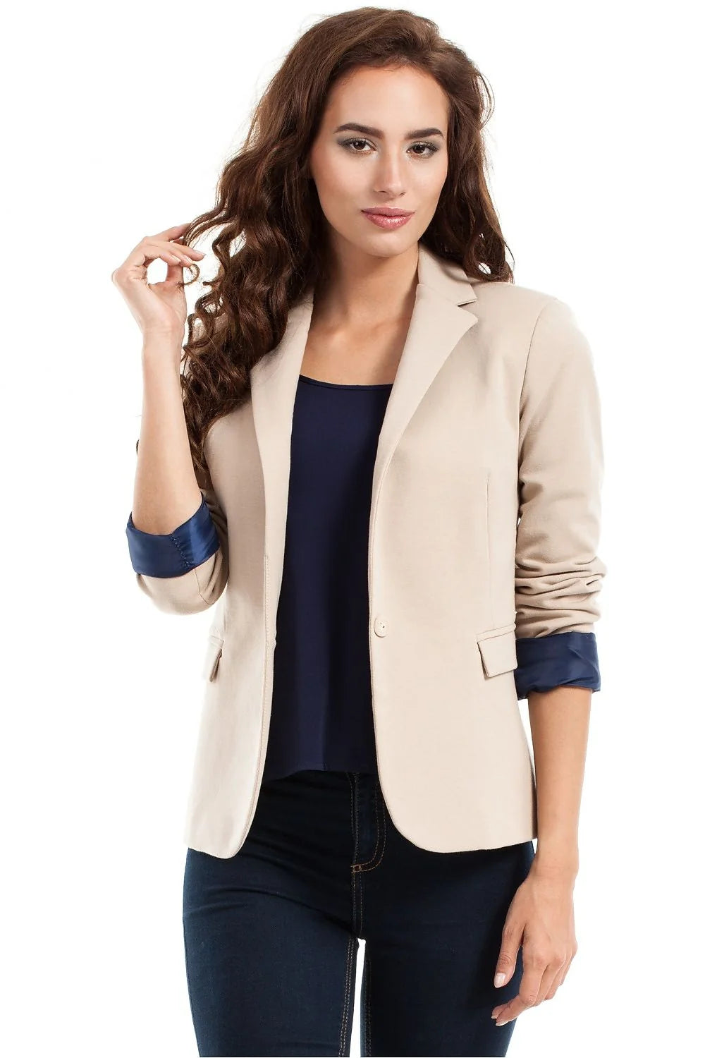 Blazer noir femme cintré en tissu synthétique chic et élégant pour tenues professionnelles modernes