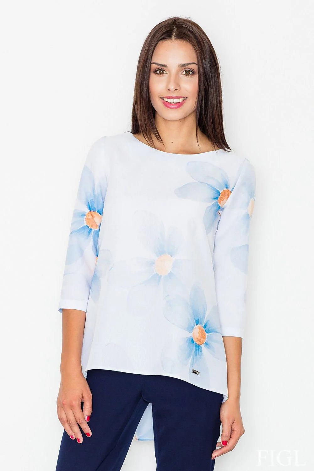 Blouse élégante en tissu léger avec imprimé papillons bleus pour un look féminin sophistiqué casual