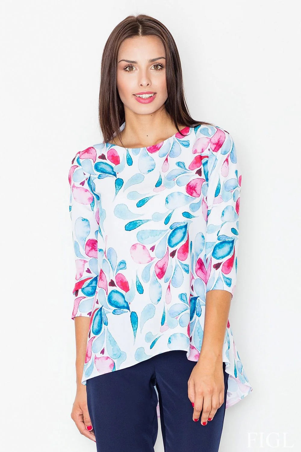 Blouse élégante en tissu léger avec imprimé papillons bleus pour un look féminin sophistiqué casual