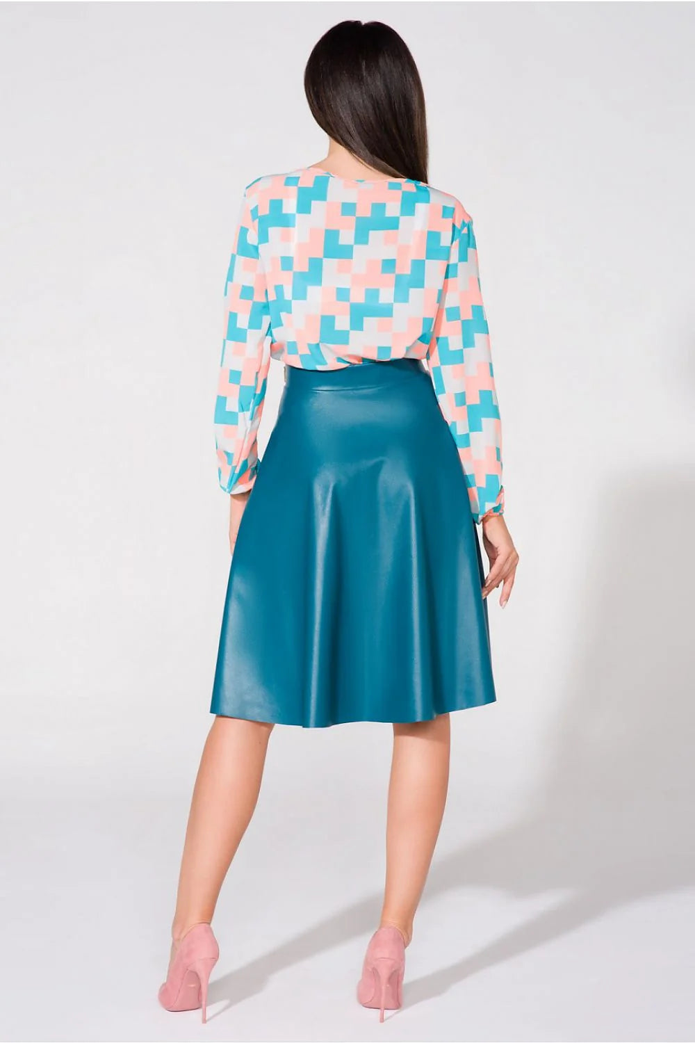 Blouse en tissu léger à manches longues, motifs géométriques modernes, style coloré, élégance quotidienne garantie