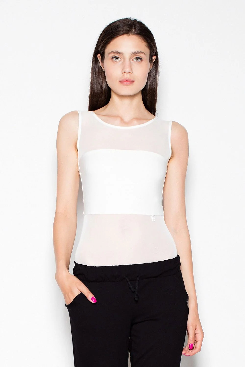 Body en dentelle transparente chic sans bretelles sublimant silhouette séduction femme moderne soirées décontractées