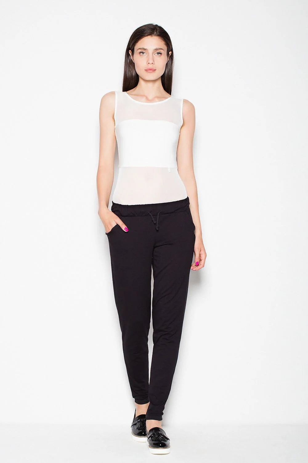 Body en dentelle transparente chic sans bretelles sublimant silhouette séduction femme moderne soirées décontractées