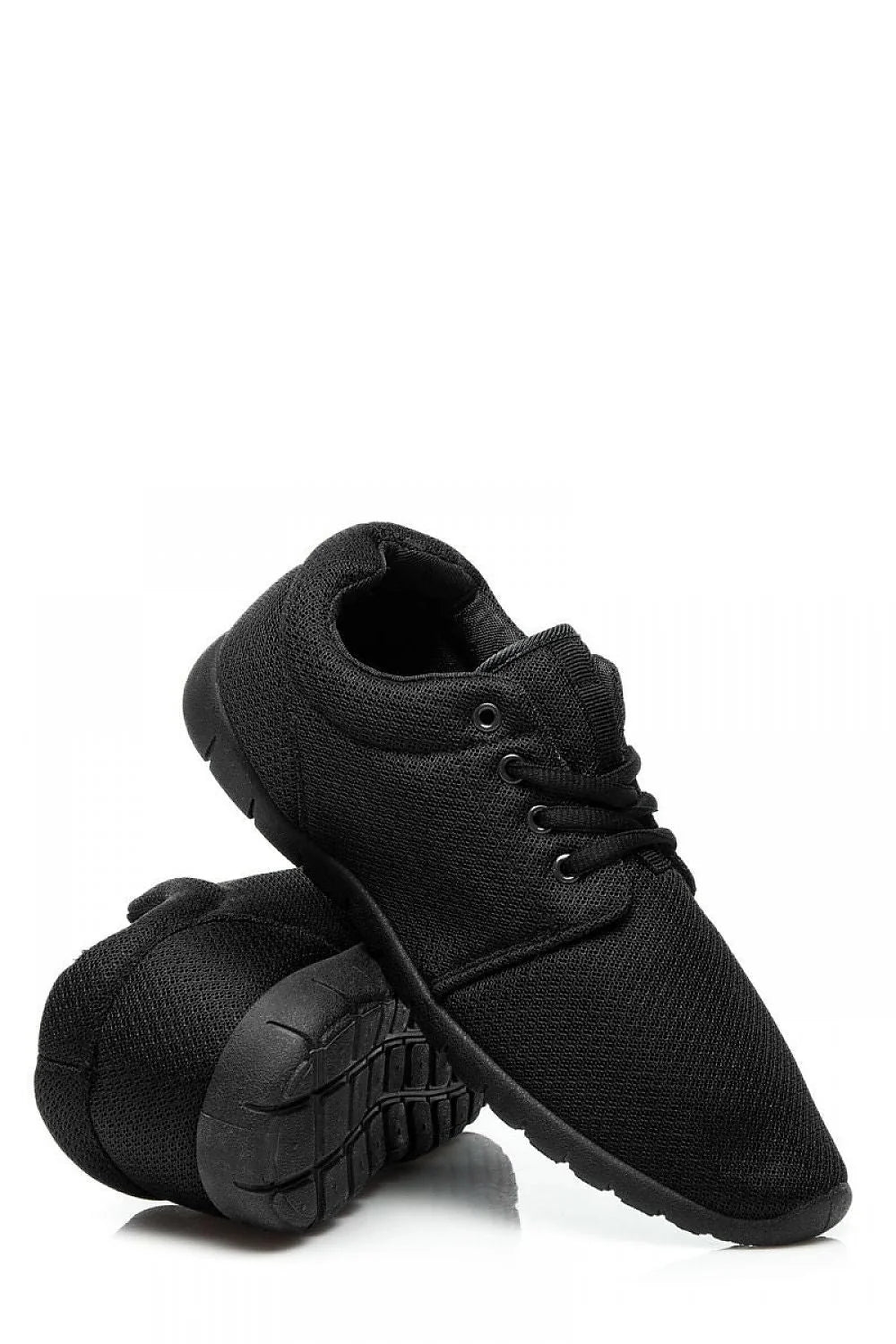Chaussures sportives en maille noire élégantes et décontractées pour activités quotidiennes et sorties entre amis