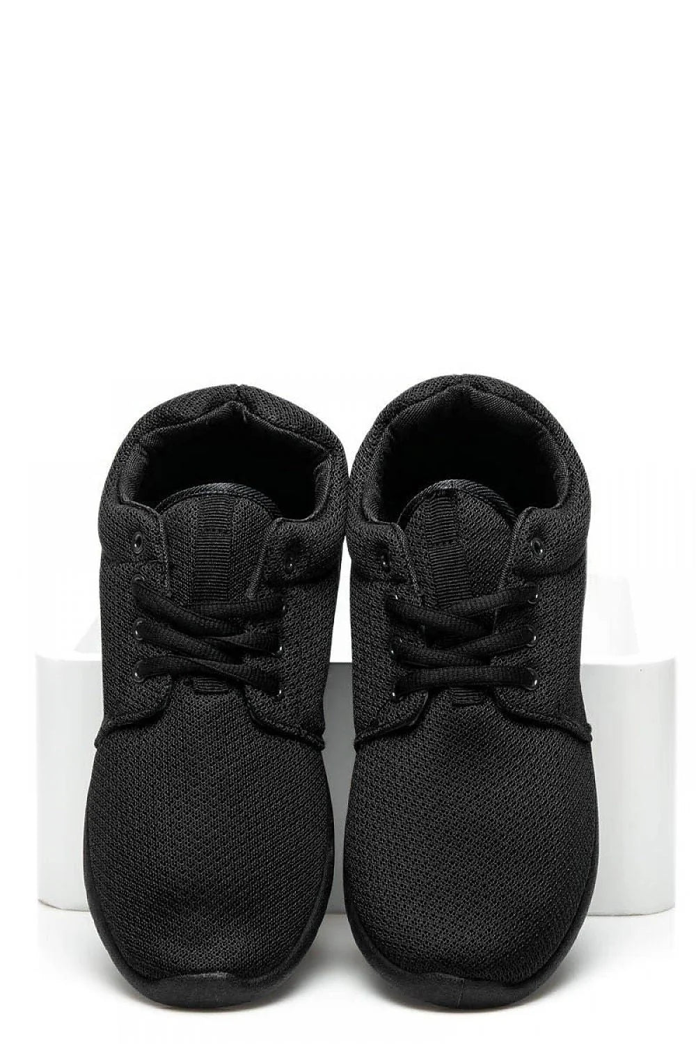 Chaussures sportives en maille noire élégantes et décontractées pour activités quotidiennes et sorties entre amis