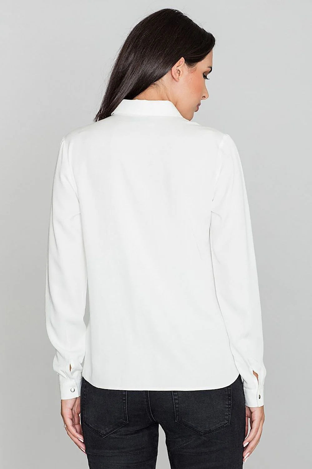 Chemise blanche en viscose style classique élégante ajustée manches longues pour femme moderne et chic