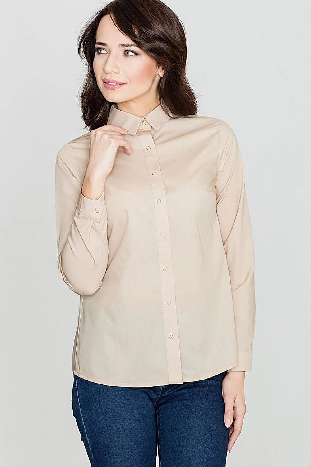 Chemise femme coton polyester beige classique élégante ajustée manches longues pour tenues décontractées quotidiennes