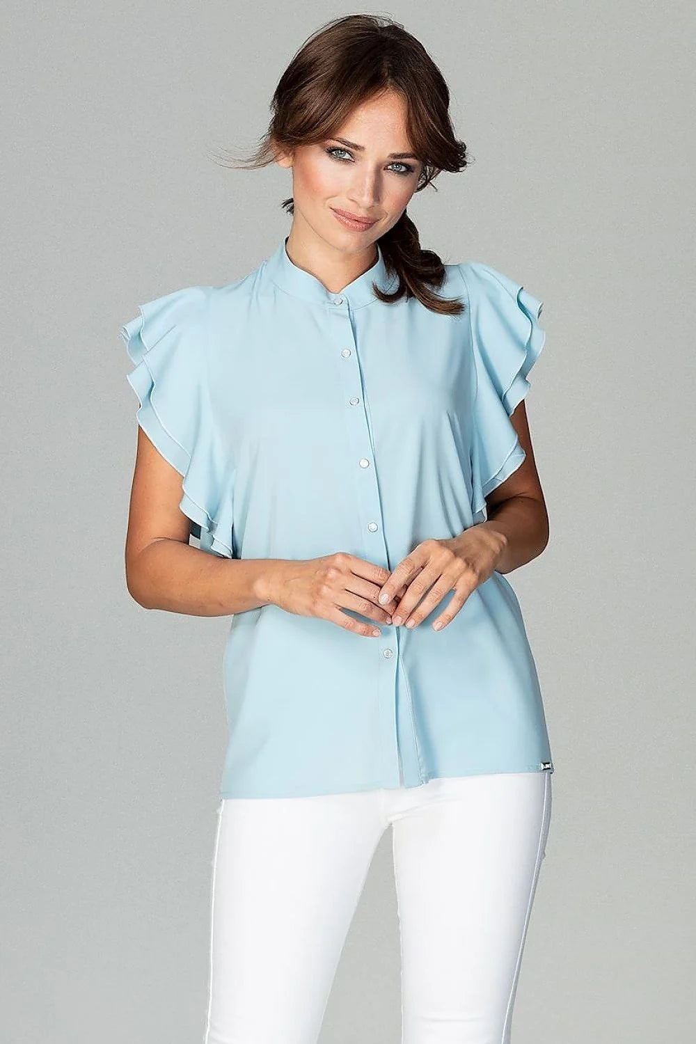 Chemisier coton bleu clair élégant manches volants ajusté col montant pour femmes modernes actives