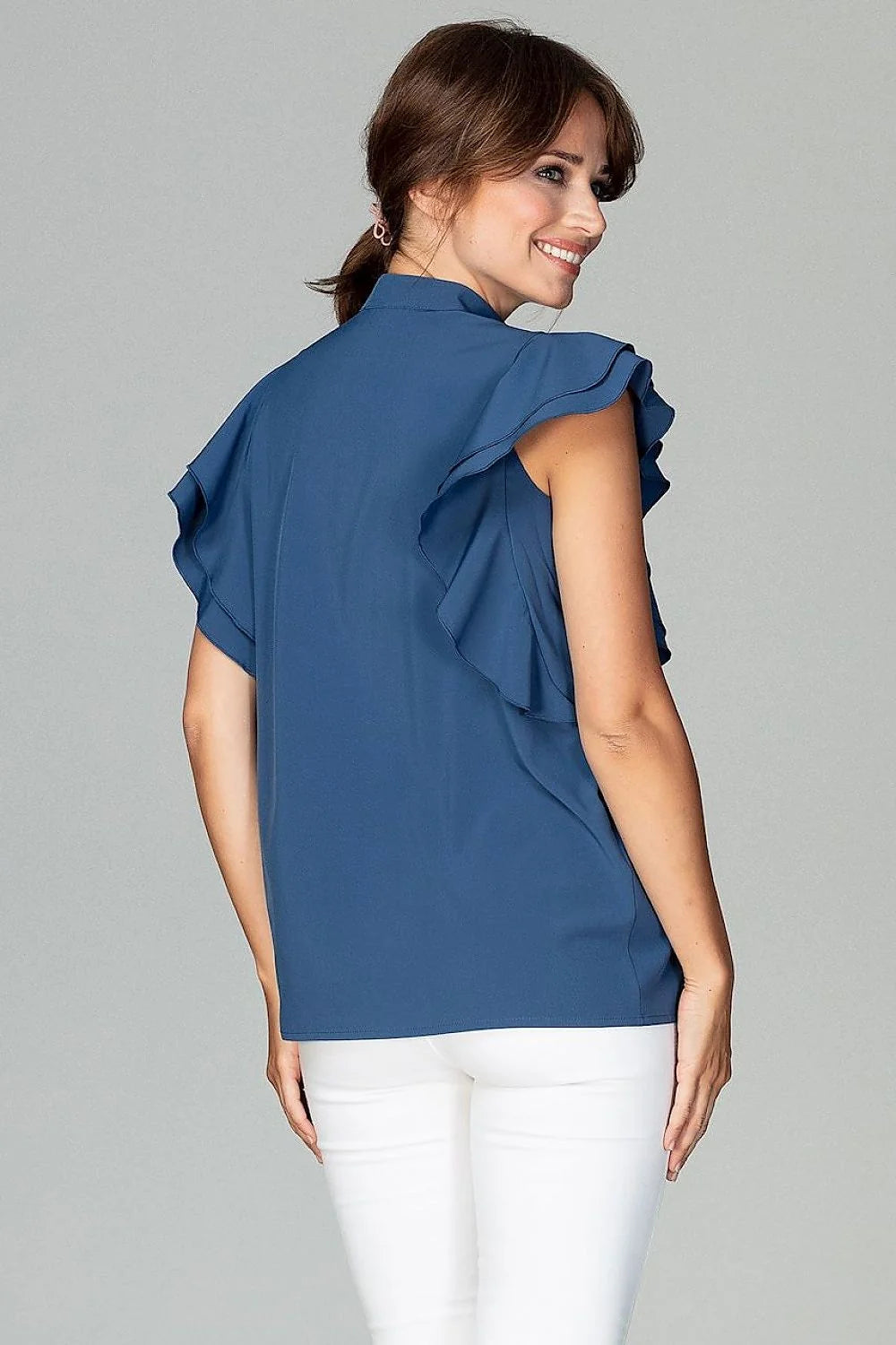 Chemisier coton bleu clair élégant manches volants ajusté col montant pour femmes modernes actives