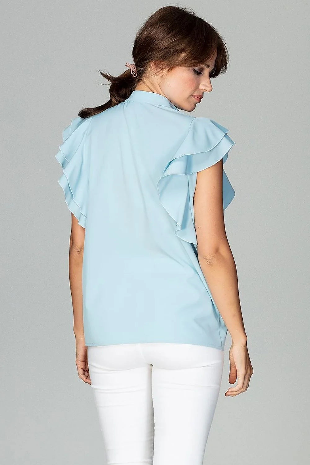 Chemisier coton bleu clair élégant manches volants ajusté col montant pour femmes modernes actives