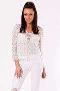 chemisier dentelle blanc romantique féminin ajusté manches longues motifs floraux délicats boutons dos discrets finitions soignées polyvalent chic moderne confortable