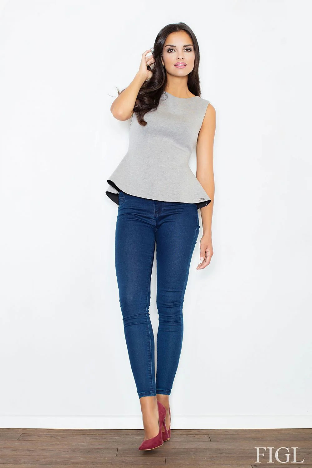 Chemisier élégant sans manches polyester gris clair coupe évasée à la taille pour femme sophistiquée