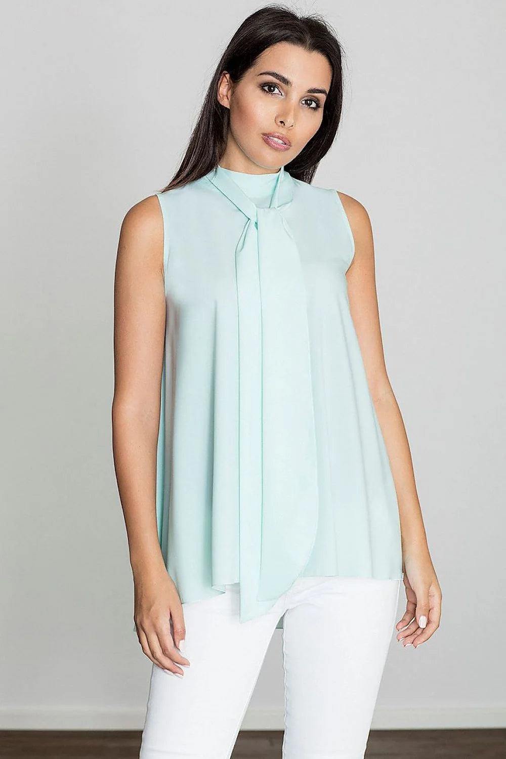 Chemisier en satin évasé élégant et moderne pour soirées chics et tenues quotidiennes féminines