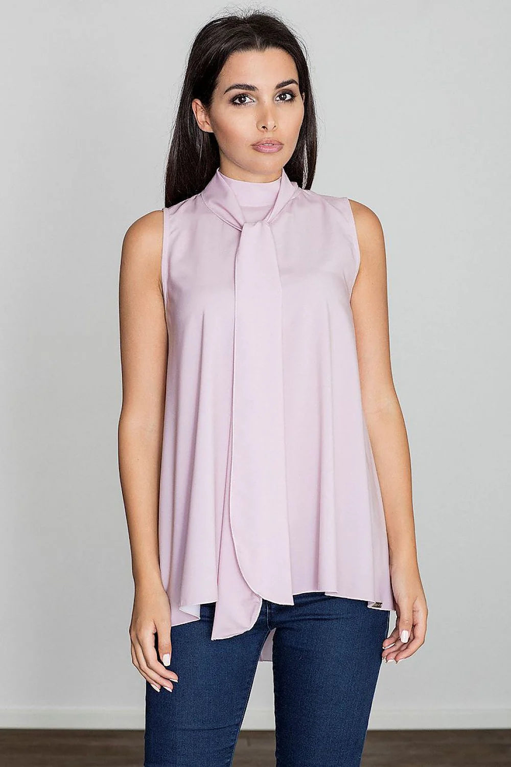 Chemisier en satin évasé élégant et moderne pour soirées chics et tenues quotidiennes féminines