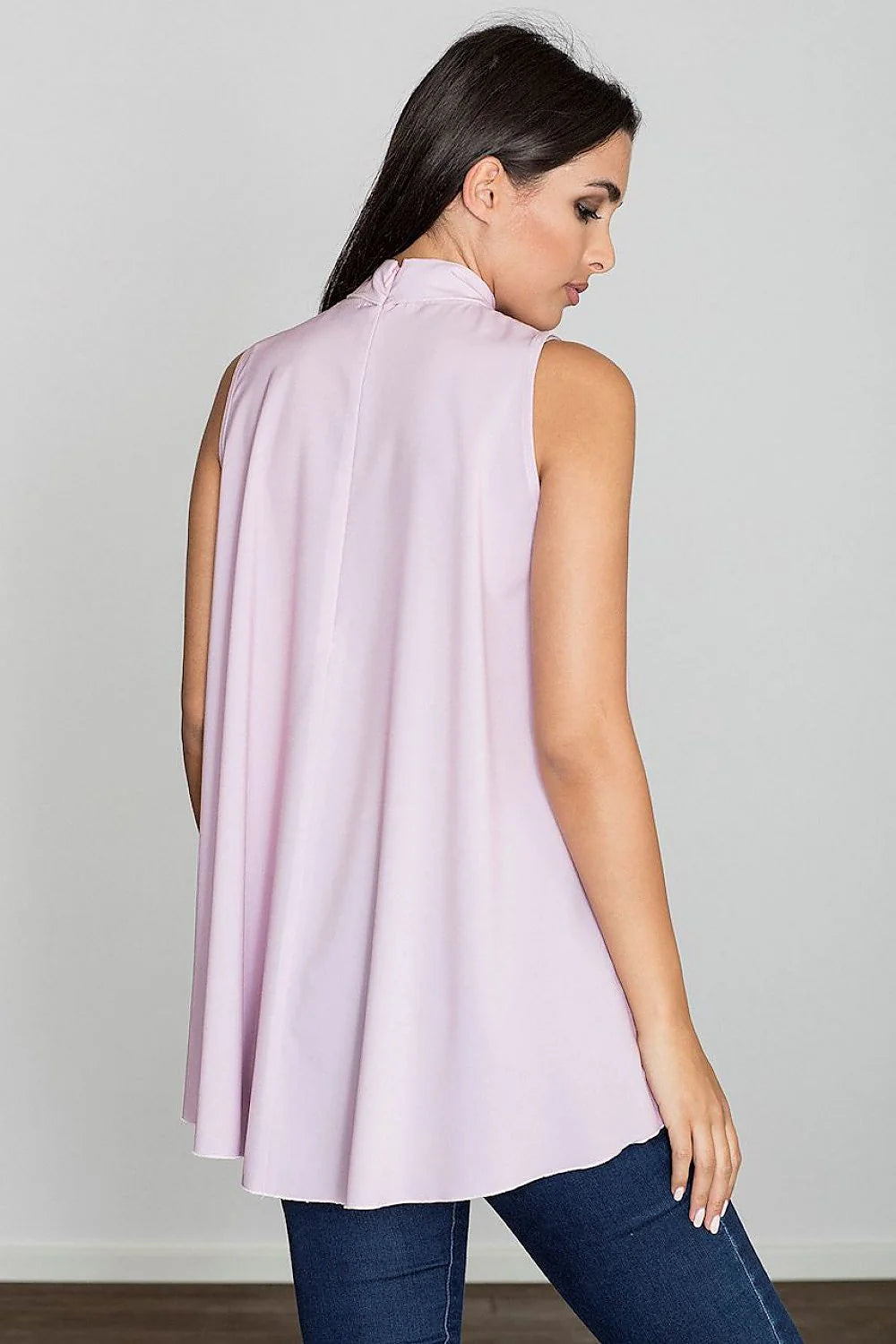 Chemisier en satin évasé élégant et moderne pour soirées chics et tenues quotidiennes féminines