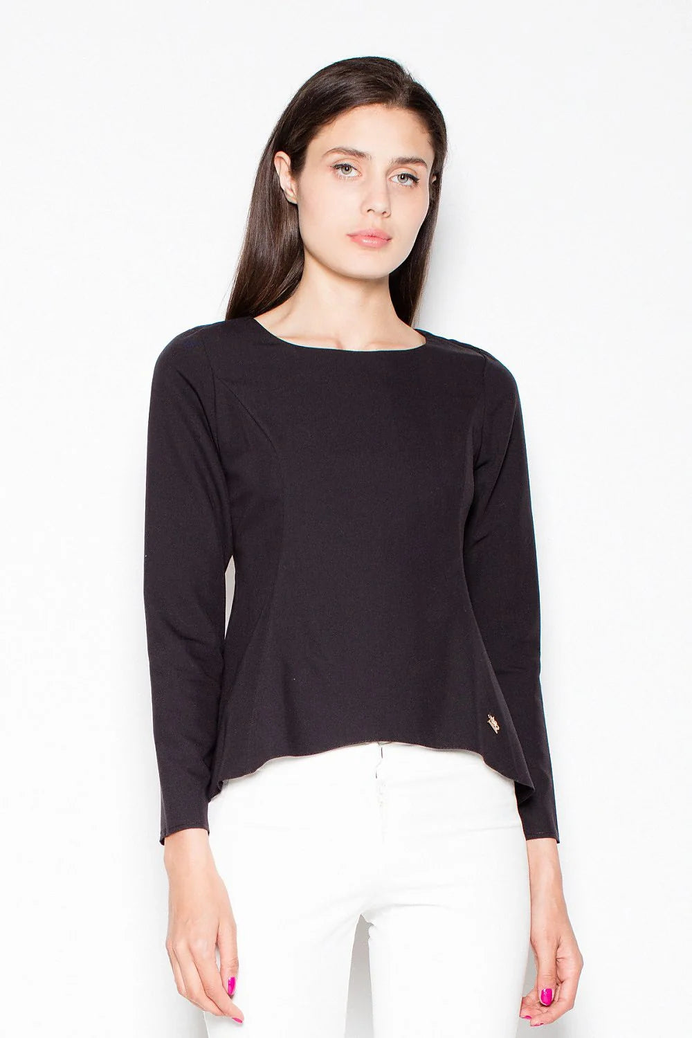 chemisier femme blanc manches longues col bateau coupe ample évasée ourlet asymétrique dos long tissu fluide lisse logo métallisé doré