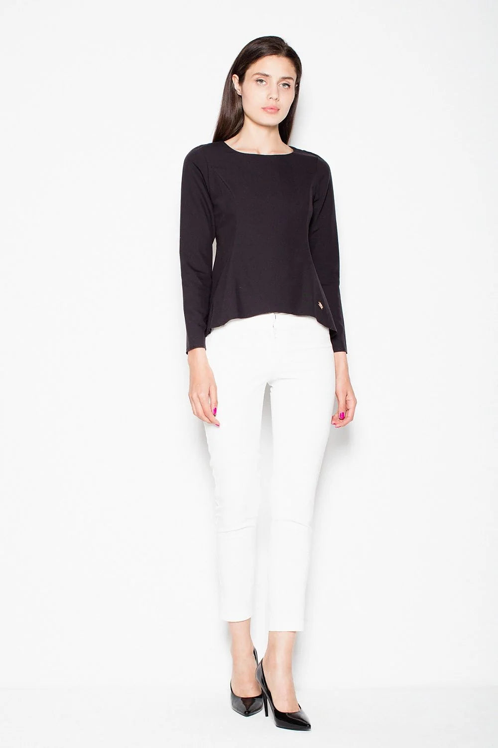 chemisier femme blanc manches longues col bateau coupe ample évasée ourlet asymétrique dos long tissu fluide lisse logo métallisé doré
