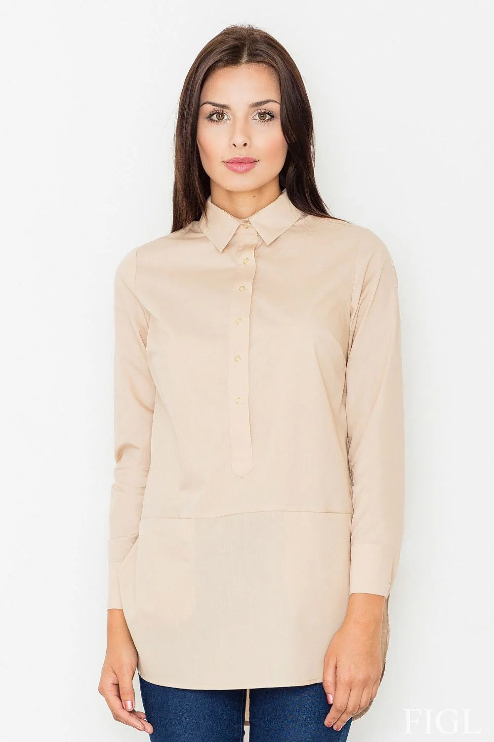 Chemisier femme en coton beige classique élégant pour bureau ou sorties décontractées style intemporel