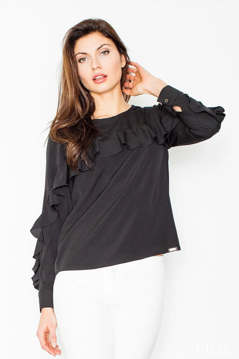 Chemisier manches longues beige en tissu léger élégant volants chic pour femmes modernes mode stylée