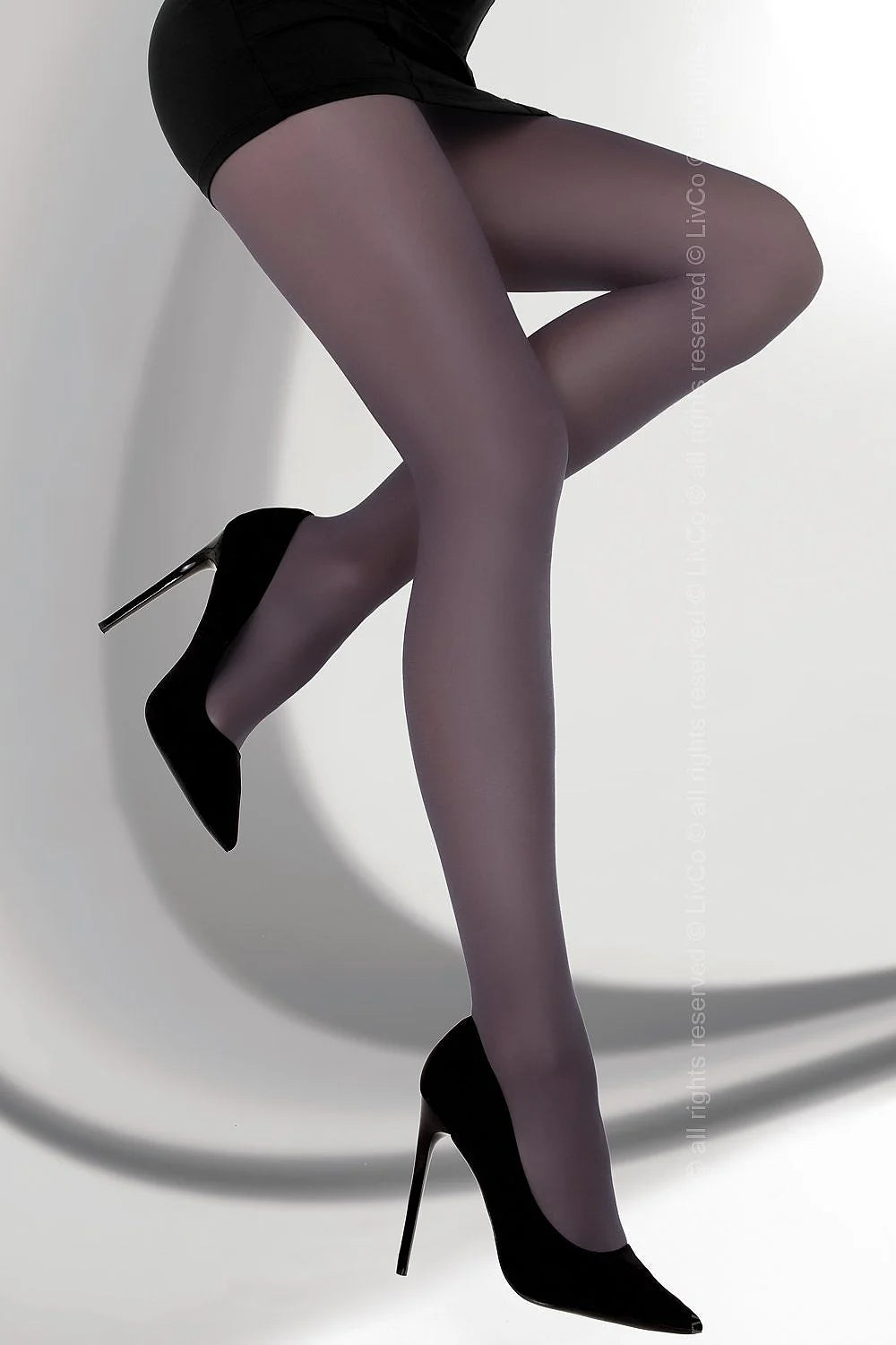 Collants opaques en nylon gris élégants et minimalistes parfaits pour tenues féminines sophistiquées raffinées