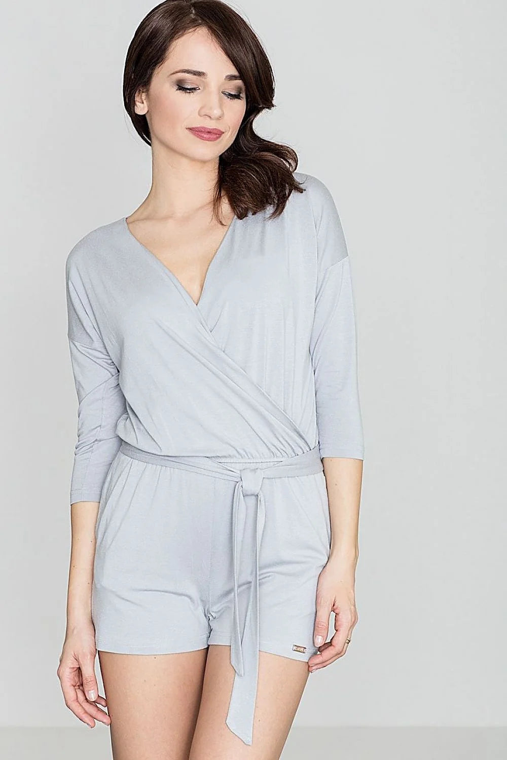 combinaison combishort femme gris clair jersey fluide stretch cachecoeur plongeant manches troisquarts ceinture nouée taille poches drapé casualchic