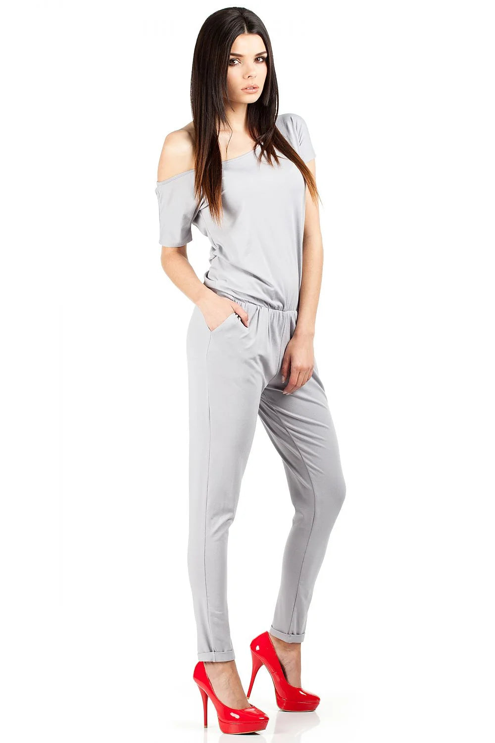 Combinaison coton décontractée gris clair épaules dénudées élégante et confortable pour mode féminine tendance
