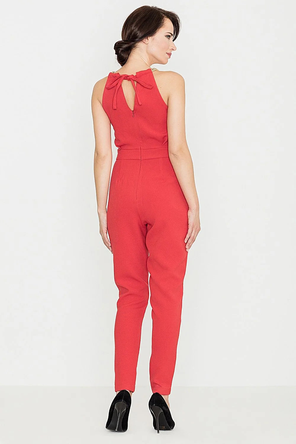 Combinaison élégante en polyester gris chic avec bretelles chaîne dorée pour soirées modernes raffinées