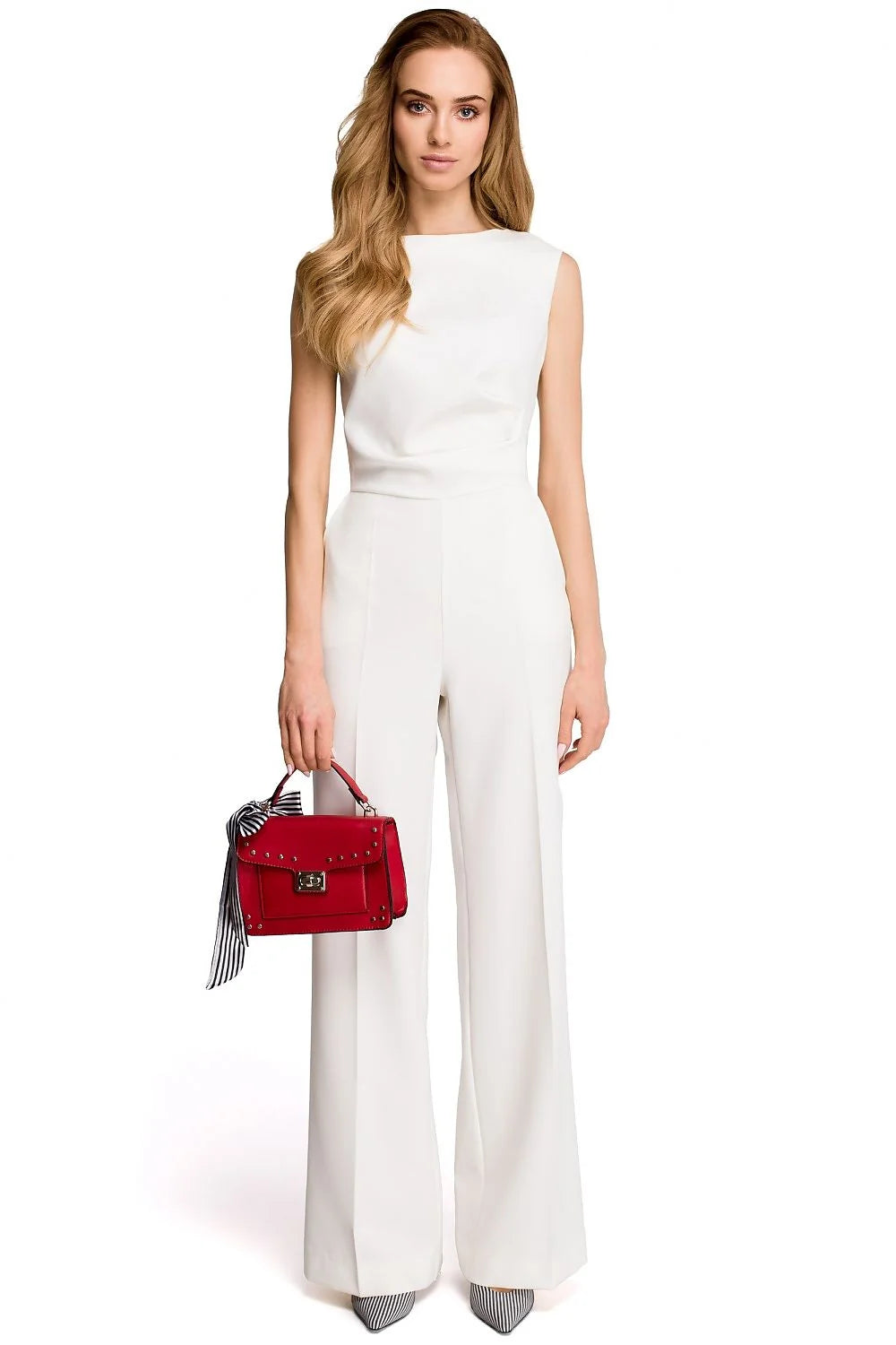 Combinaison femme élégante en polyester blanc sans manches, jambes évasées, style minimaliste moderne chic