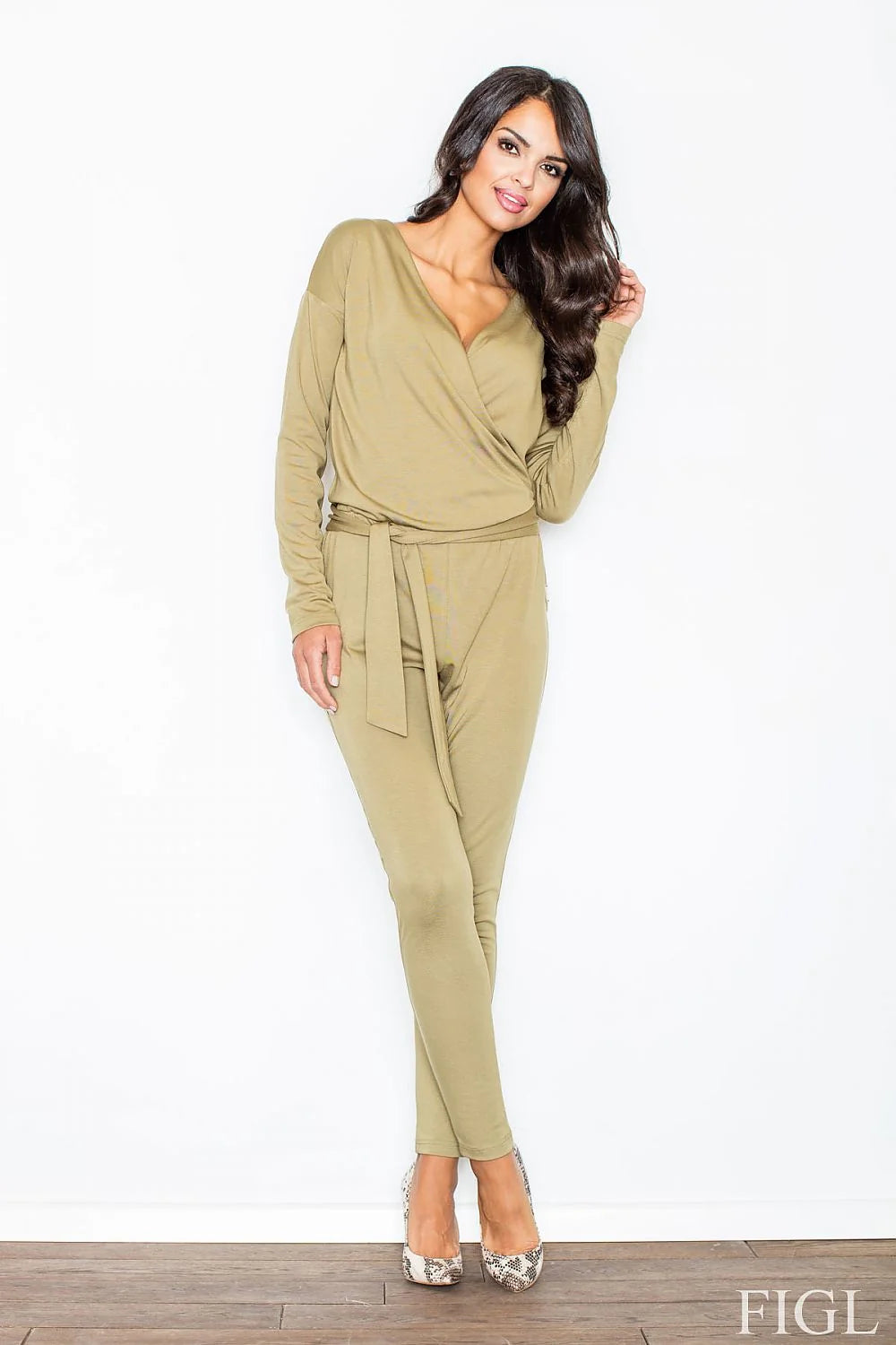 combinaison femme viscose polyester élasthanne beige kaki ajustée croisée ceinture nouée décolleté V manches longues pantalon slim cheville jersey stretch