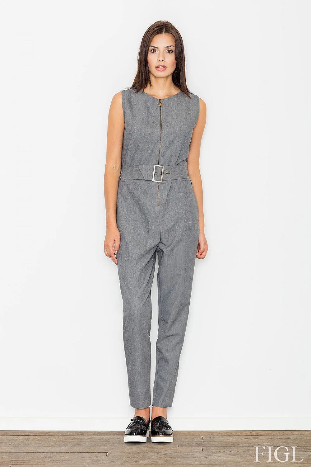 Combinaison grise élégante en coton mélangé, style formel sans manches, parfaite pour mode femme chic
