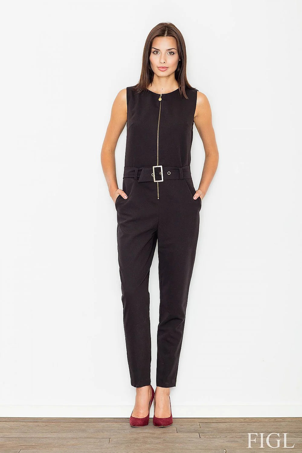 Combinaison grise élégante en coton mélangé, style formel sans manches, parfaite pour mode femme chic