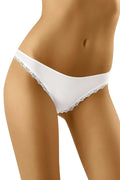 Culotte en coton et dentelle blanche romantique confortable pour femmes recherchant élégance classique et style