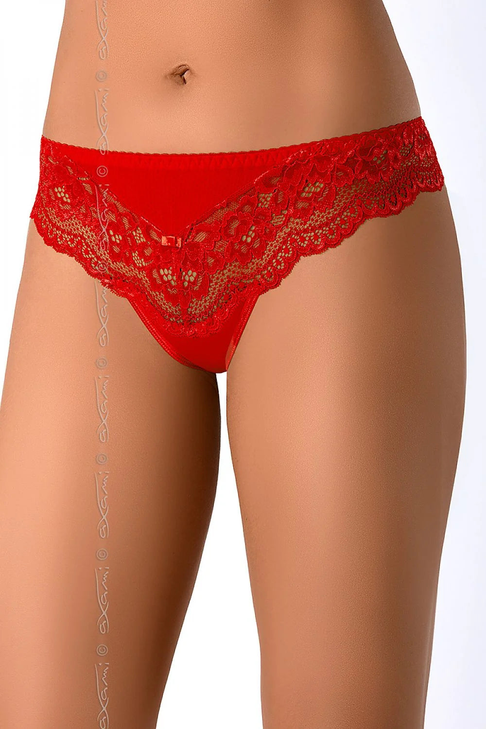 Culotte en dentelle rouge florale sexy élégante, transparence envoûtante, féminine, tendance pour occasions spéciales